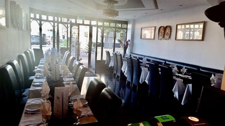 LEASEHOLD LIC. INDIAN RESTAURANT
SELF CONTAINED 2 BED FLAT ABOVE
