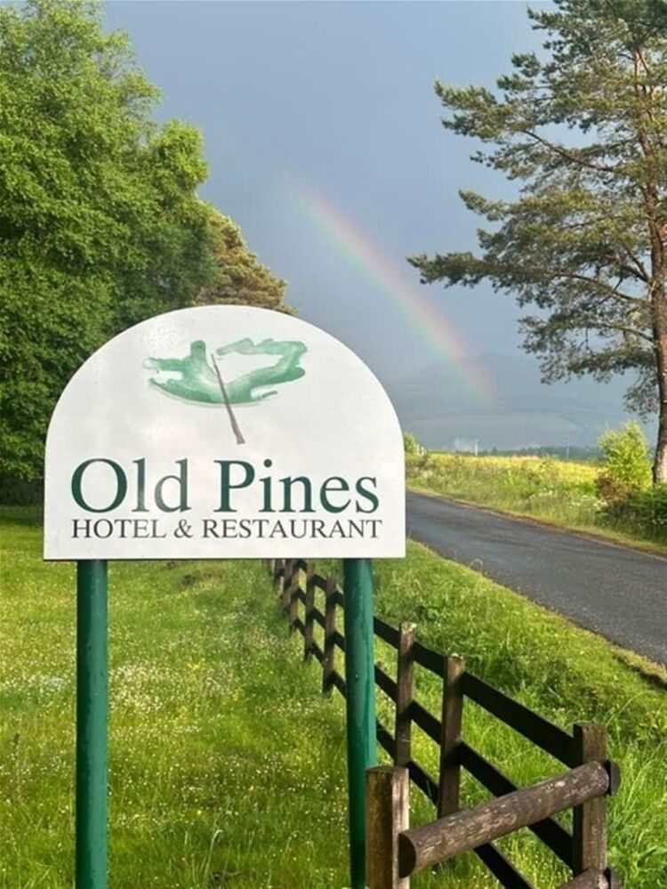 Old Pines Hotel and Restaurant