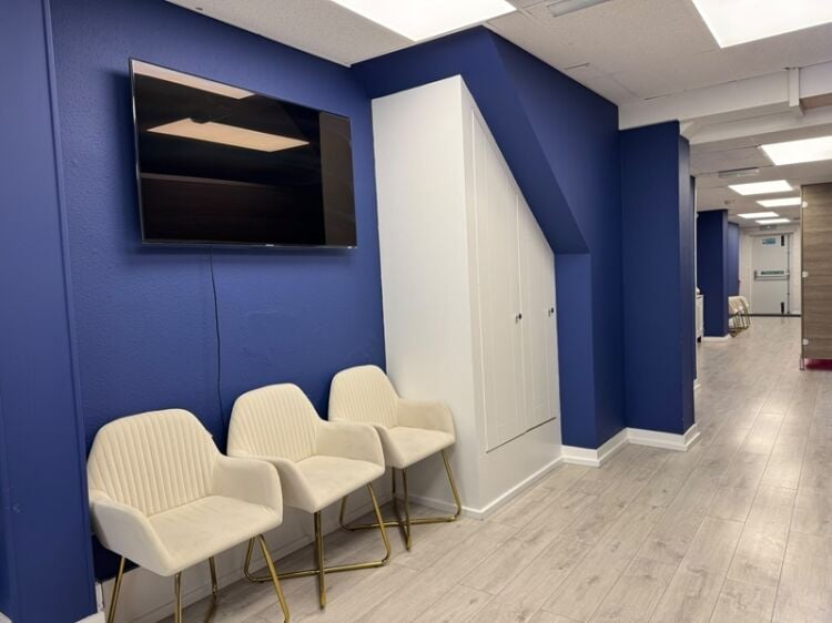 Glow Big, Dream Bigger – Premium Tanning Salon Photo 3