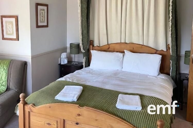 Impressive Freehold Guest House/Hotel Photo 3