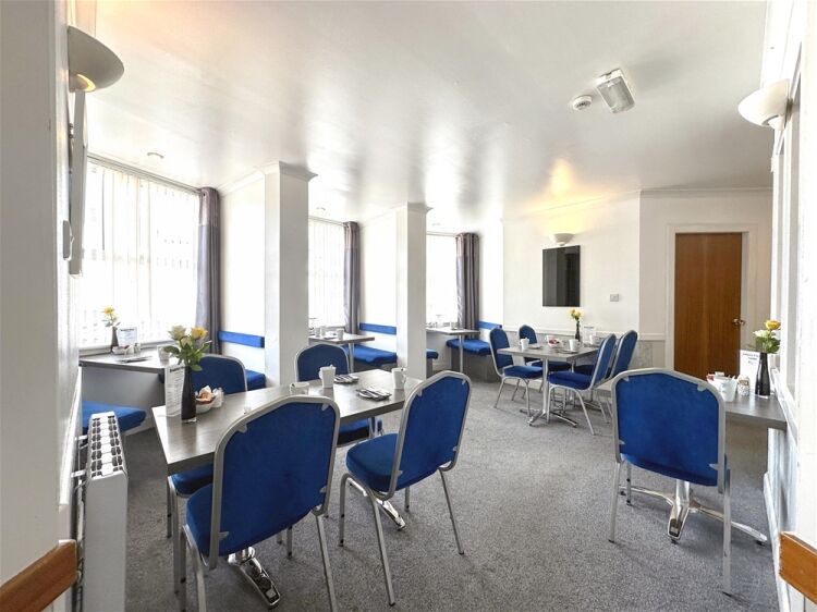 Empire Travel Lodge Photo 3