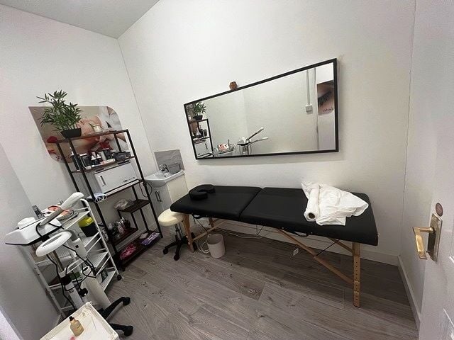 Unisex Hairdressing Salon Plus Beauty Salon for Sale