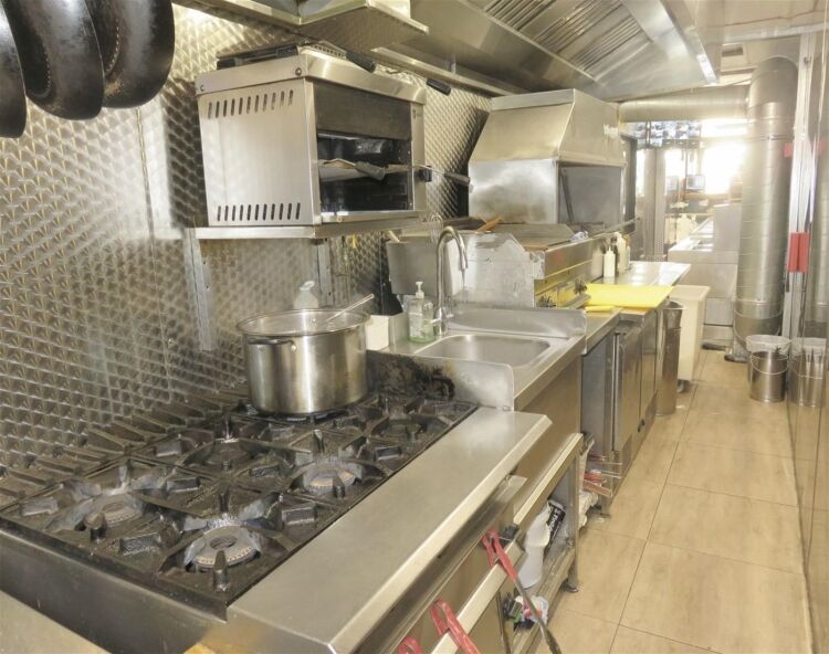 Spacious 60-cover licensed restaurant and takeaway, Hornchurch