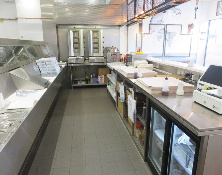 Immaculate fish & chip shop, superbly fitted & equipped throughout