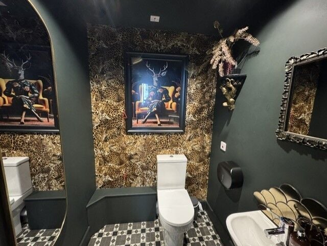 Leasehold Cocktail Lounge & Kitchen Located In Leamington Spa
