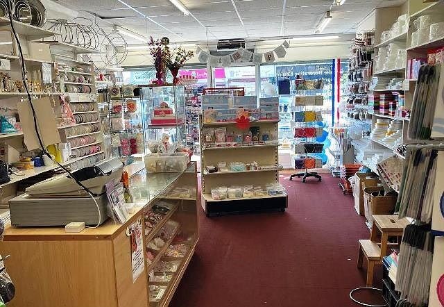 Cake Decorating, Cards, Gifts And Party Balloon Shop for Sale Photo 3