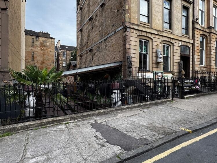 Tiki Bar & Darts Den for sale in Glasgow City Centre with cocktails, Thai cuisine, and darts. Photo 3