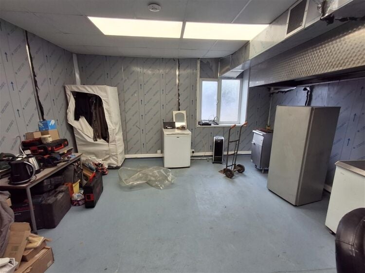 Vacant Unit For Sale in Huddersfield Photo 3