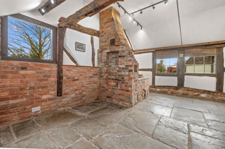 Charming Commercial Property To-Let Located In Claverdon Photo 3