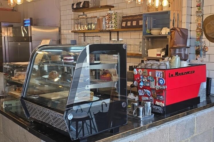 Established Cafe - London Photo 3