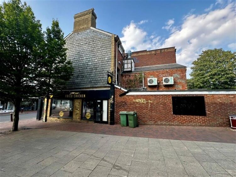 LEASEHOLD CAFE/RESTAURANT SITE
VACANT UNIT WITH EXTRACTION IN PLACE