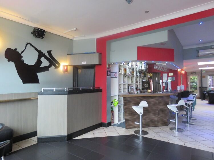 CAFÉ BAR