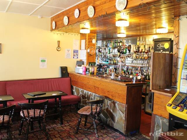 CARMARTHENSHIRE - SUBSTANTIAL WELL APPOINTED PUBLIC HOUSE & RESTAURANT