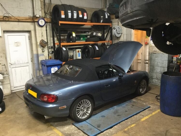 Well Established Garage & Mot Centre With A Renowned Reputation Photo 4