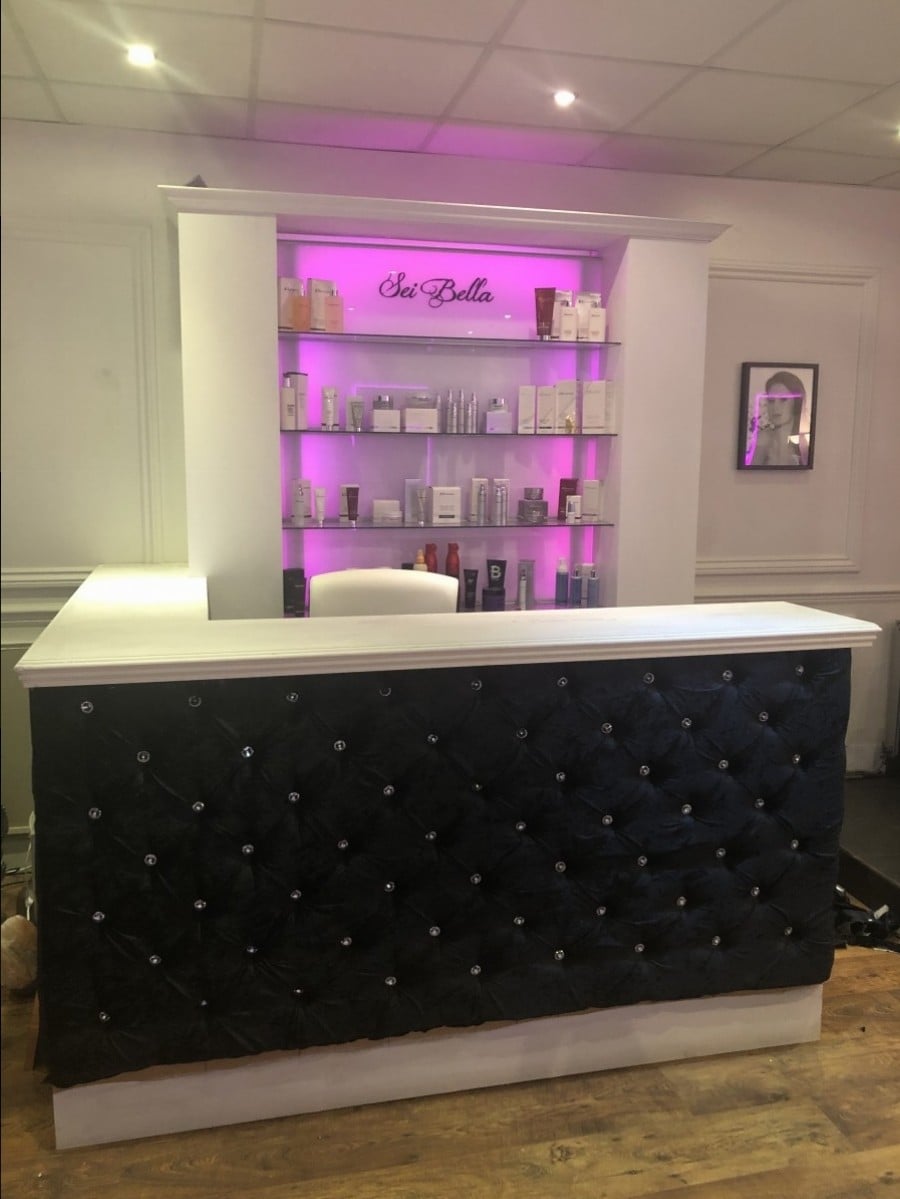 Hair and beauty salon to lease