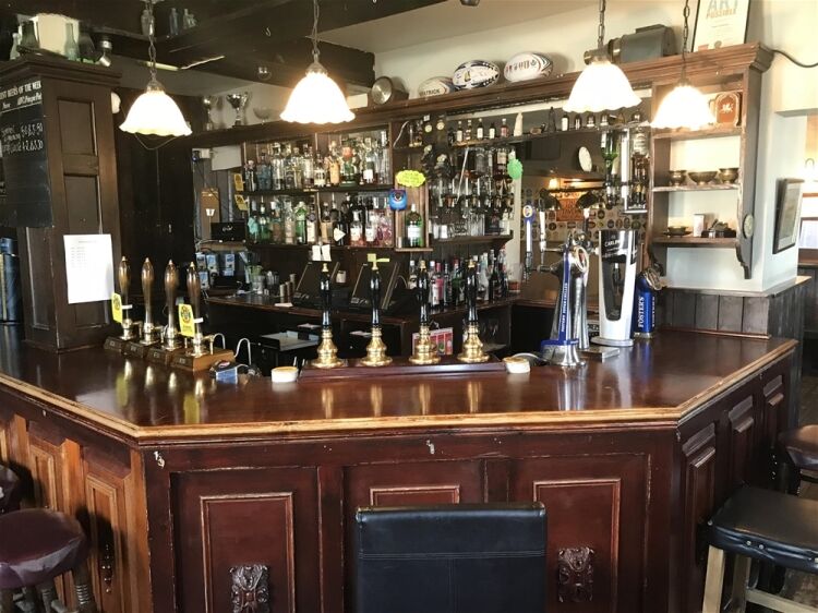 POPULAR PUBLIC HOUSE & FUNCTION VENUE WITH ROOMS IN HAMPSHIRE