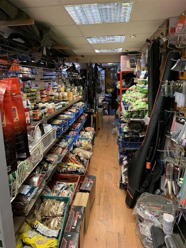 TOWN CENTRE RETAIL FISHING TACKLE & HUNTING EQUIPMENT EMPORIUM NEAR NEWPORT/GWENT