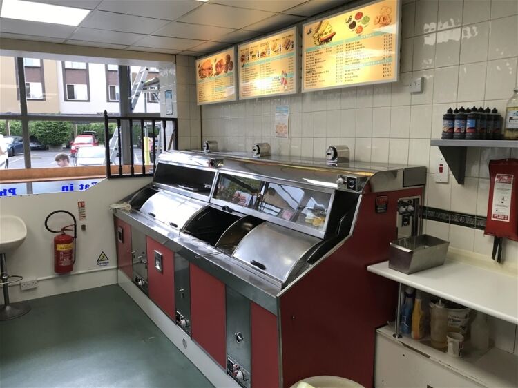 TRADITIONAL FISH & CHIP & TAKEAWAY IN STREET TOWN CENTRE Photo 4