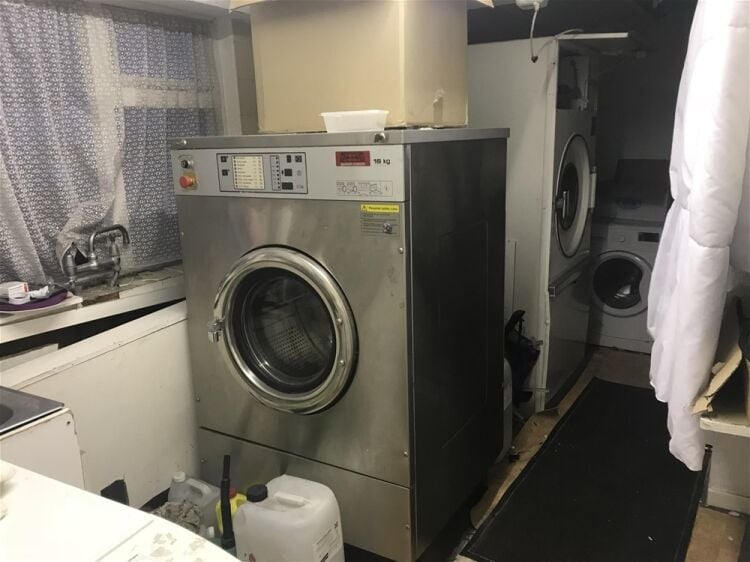INDEPENDENT DRY CLEANERS IN POULTON LE FYLDE Photo 4
