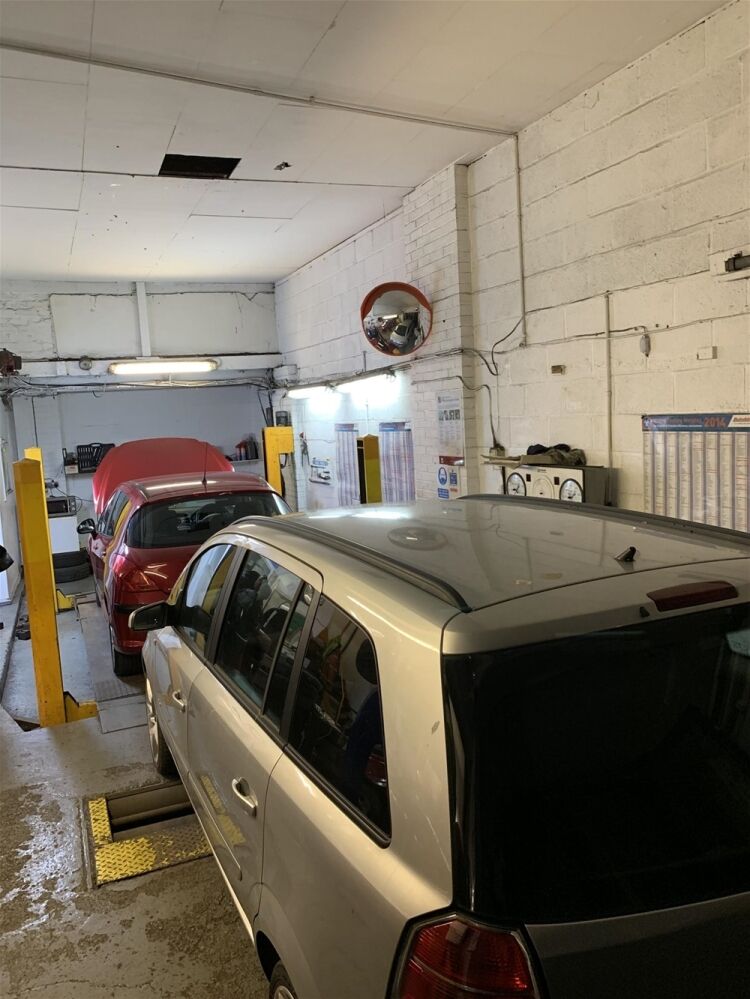 FREEHOLD MOT TESTING & REPAIRS CENTRE Photo 4