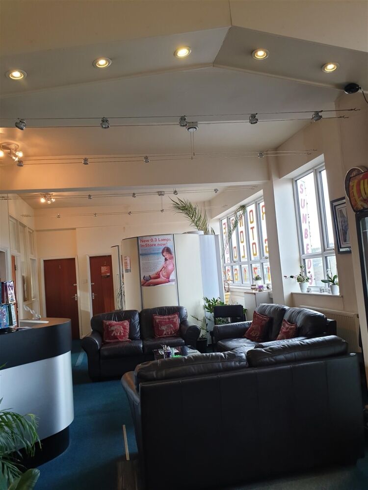 STYLISH TANNING STUDIO & LADIES ONLY FITNESS GYMNASIUM IN STOKE ON TRENT