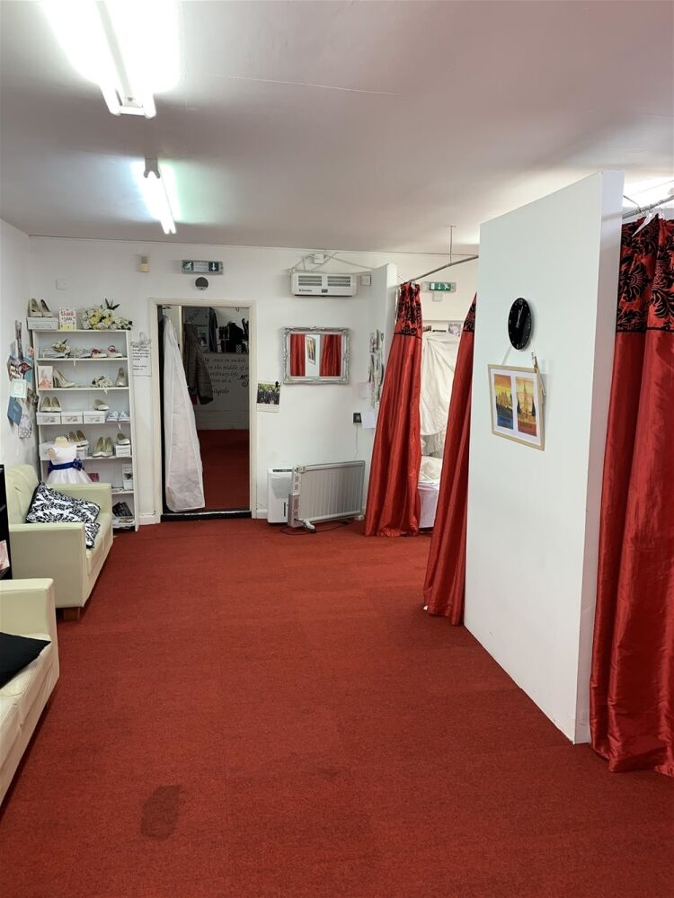 BRIDAL WEAR & GENTS FORMAL HIRE WITH ALTERATIONS IN RUSHDEN TOWN CENTRE