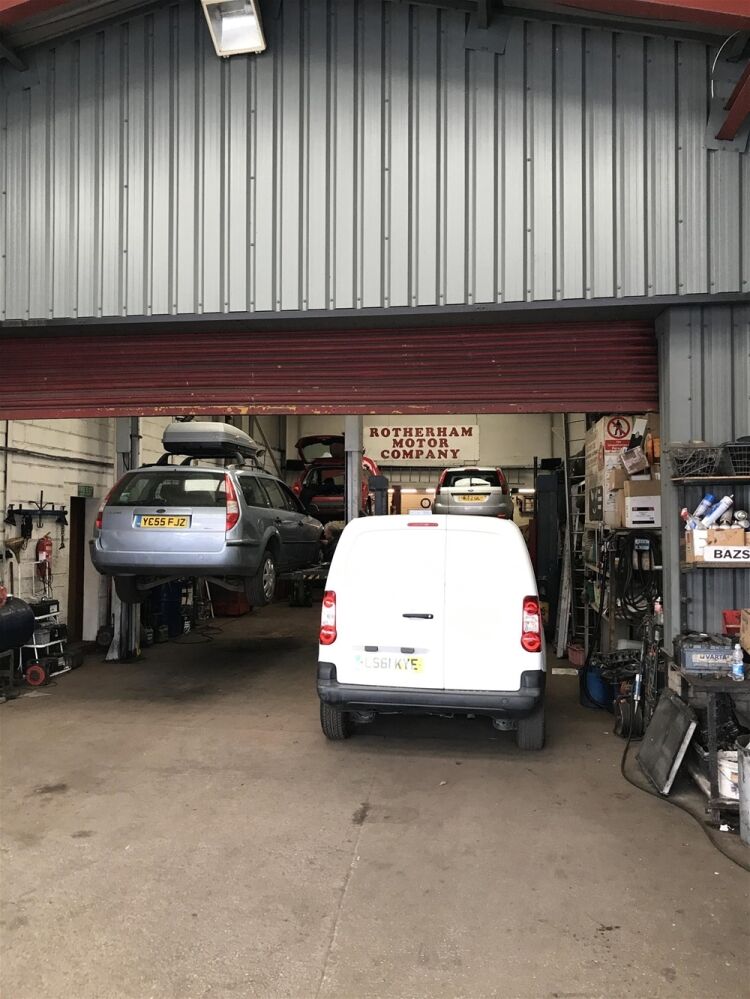 QUALITY USED AUTO SALES & VEHICLE REPAIRS CENTRE IN ROTHERHAM Photo 4
