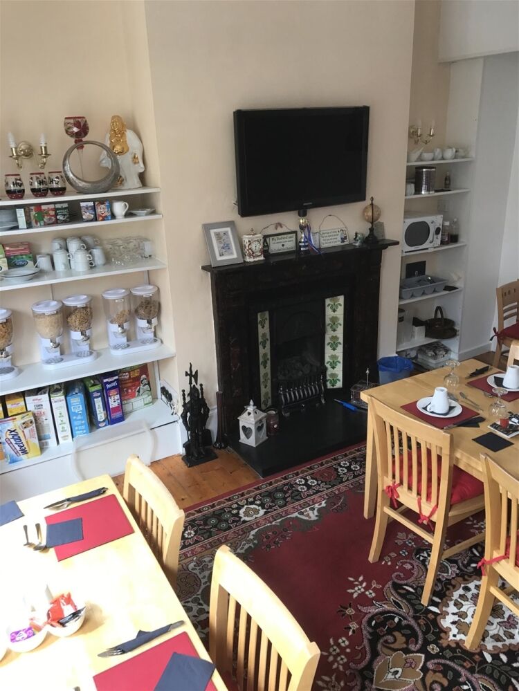 CHARMING 14-BED GUEST HOUSE WITH PRIVATE ACCOMMODATION IN SOUTH SHIELDS Photo 4