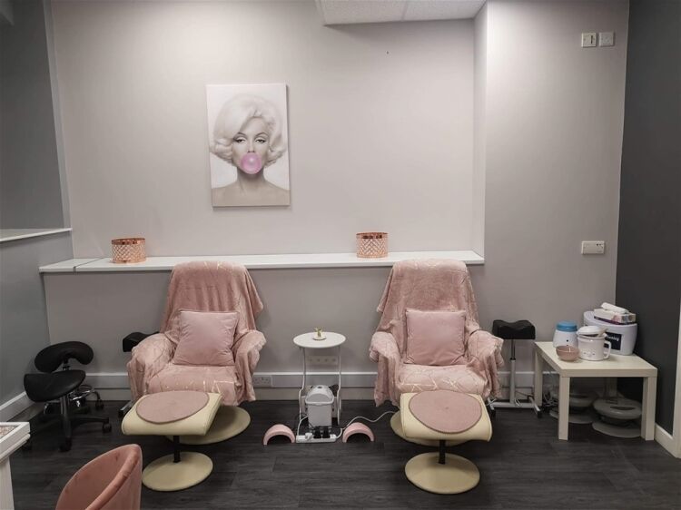 SUPERB NAILS & BEAUTY STUDIO IN BIRMINGHAM