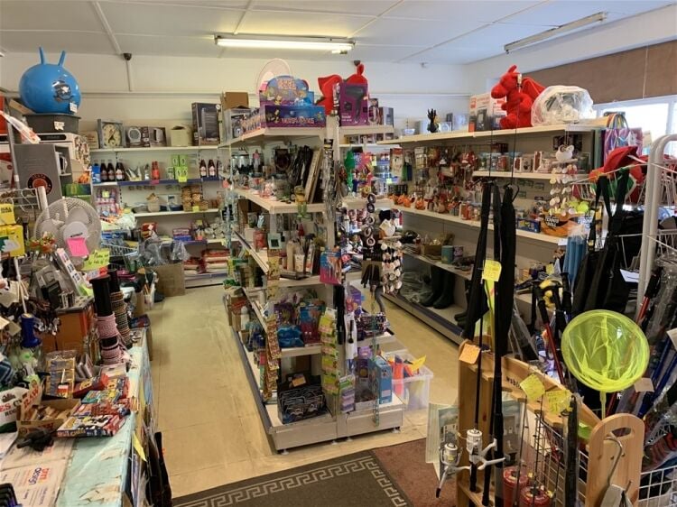 VIRTUALLY FREEHOLD GIFTS/SOUVENIRS/BEACH GOODS & GROCERIES EMPORIUM IN SAUNDERSFOOT Photo 4