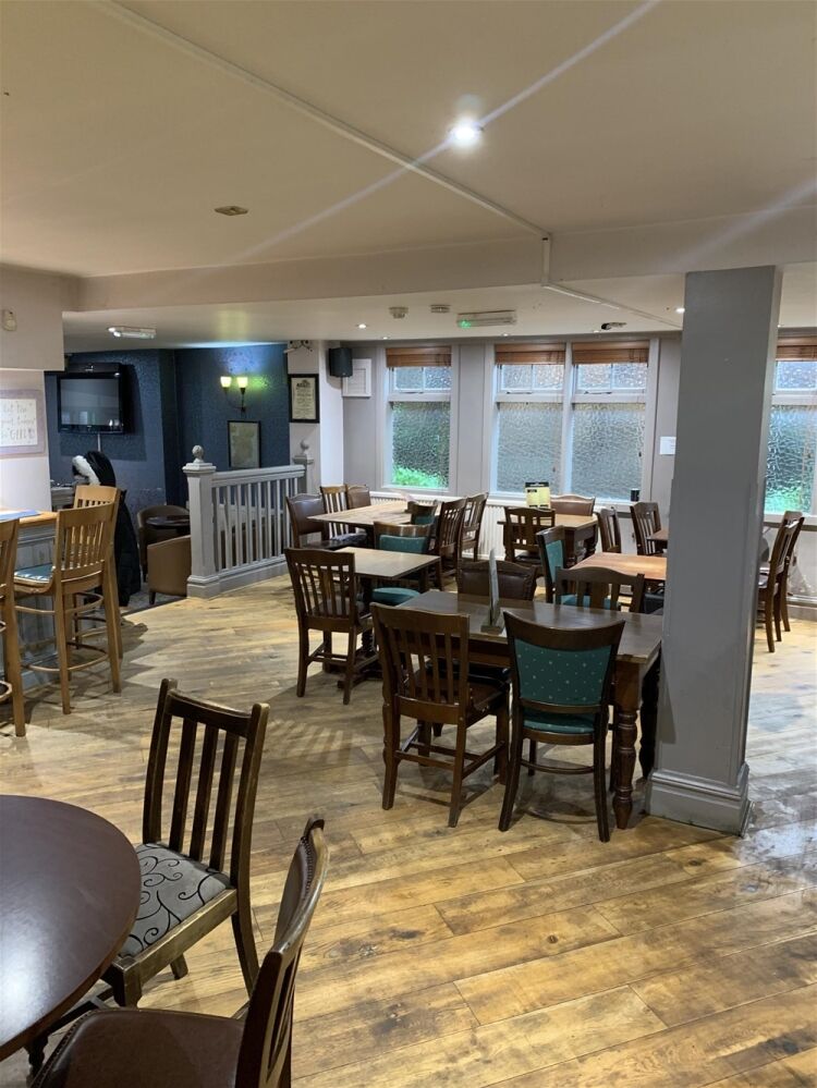 IMPRESSIVE PUBLIC HOUSE/RESTAURANT & HOTEL IN CHATTERIS TOWN CENTRE
