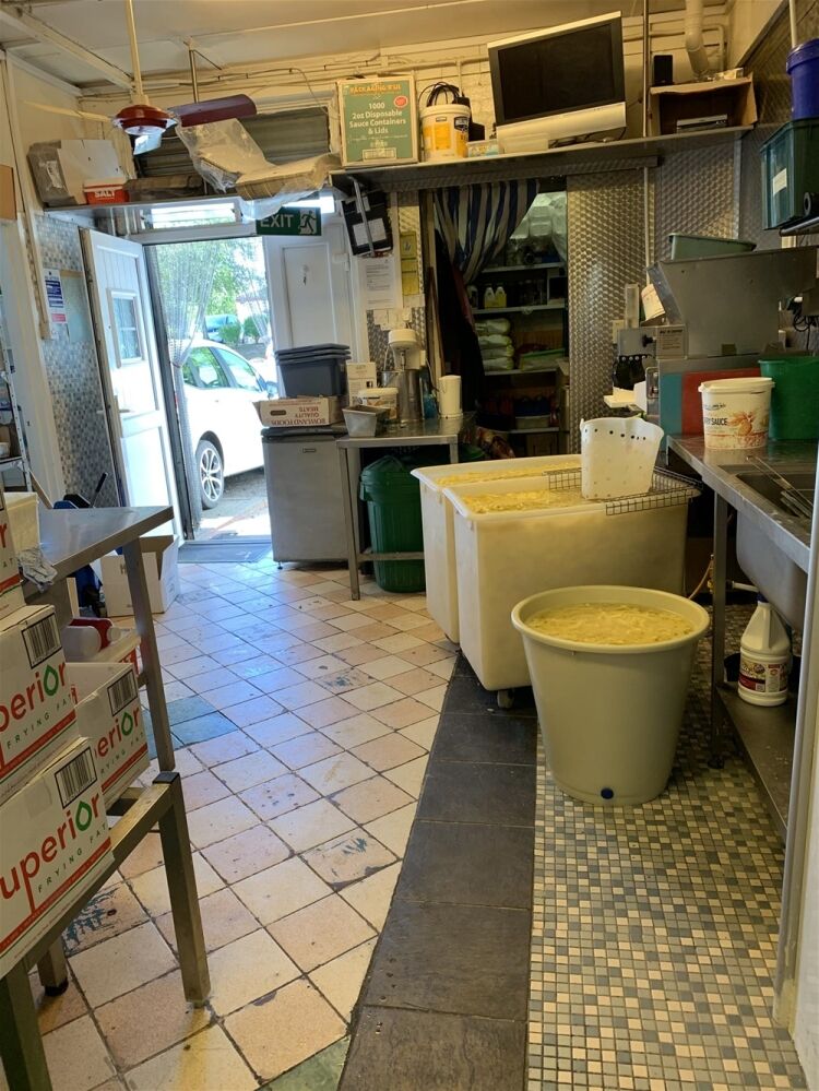 THRIVING FISH BAR & FASTFOOD TAKEAWAY WITH DELIVERIES IN GLENROTHES Photo 4