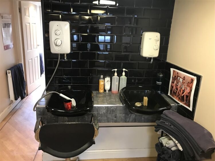 FREEHOLD VILLAGE UNISEX HAIR SALON IN THE WEST MIDLANDS