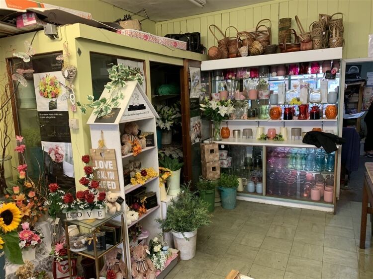 OLD ESTABLISHED INTERFLORA FLORIST IN CAERPHILLY TOWN CENTRE