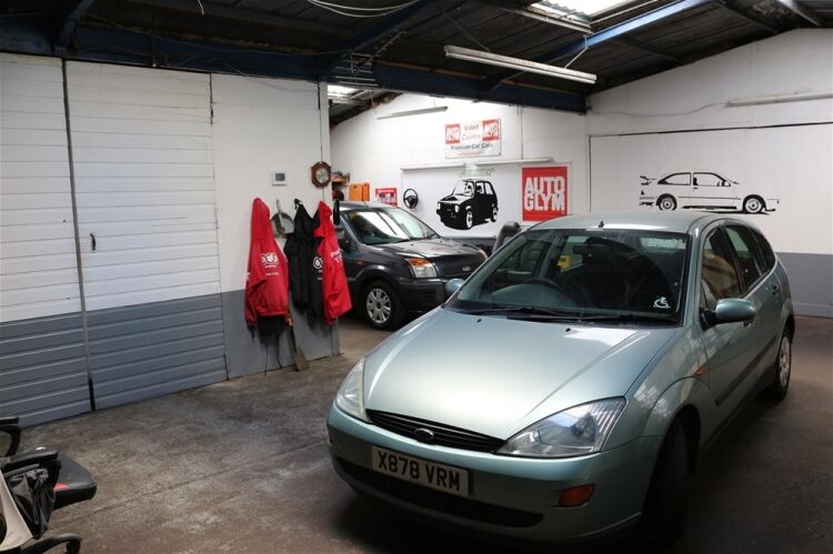 FREEHOLD MOT TESTING & REPAIRS CENTRE IN THE SOUTH WALES M4 CORRIDOR Photo 4