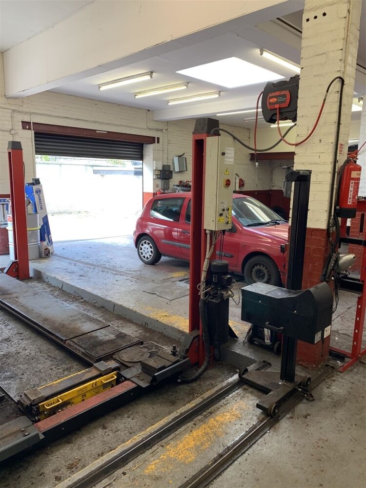 FREEHOLD MOT TESTING & REPAIRS CENTRE IN EDINBURGH Photo 4