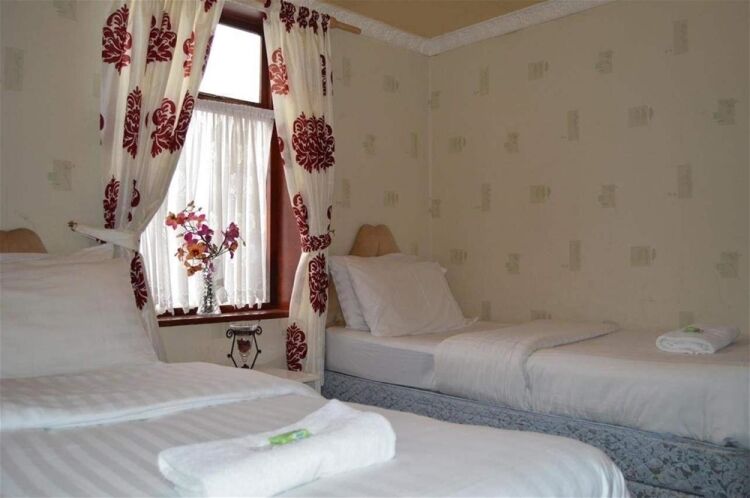 LICENSED FREEHOLD BED & BREAKFAST GUEST HOUSE IN BLACKPOOL Photo 4