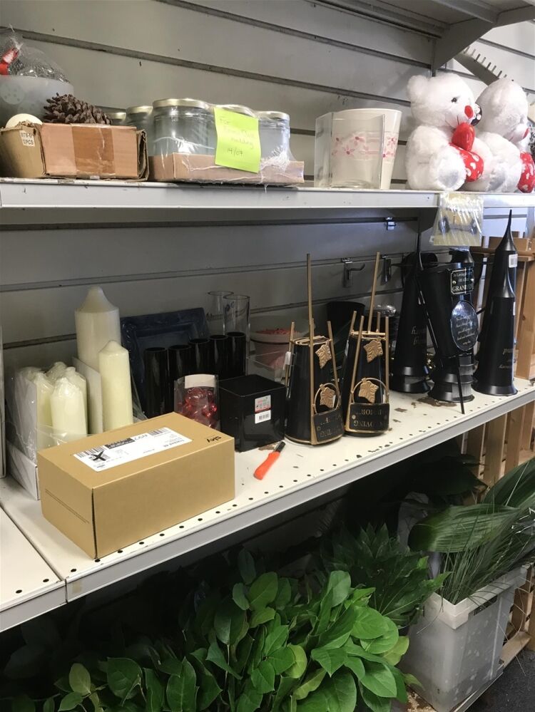 FREEHOLD FLOWERGRAM FLORIST & GIFTS IN BATHGATE TOWN CENTRE Photo 4