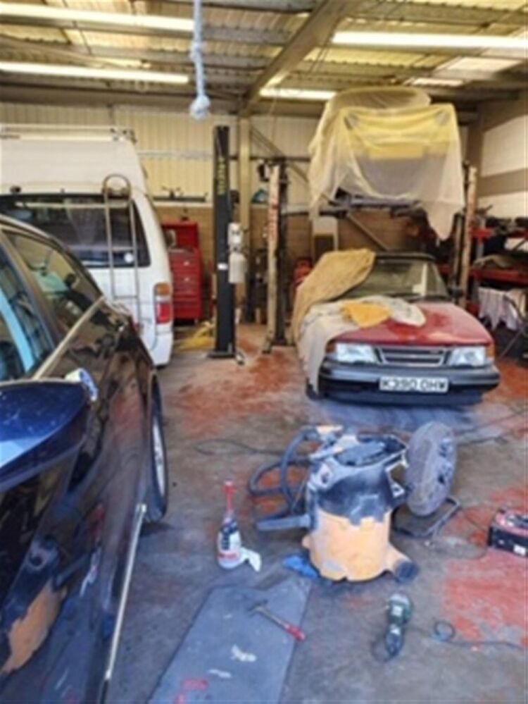 AUTO BODY REPAIRS & PAINT RESTORATION CENTRE NEAR EDINBURGH