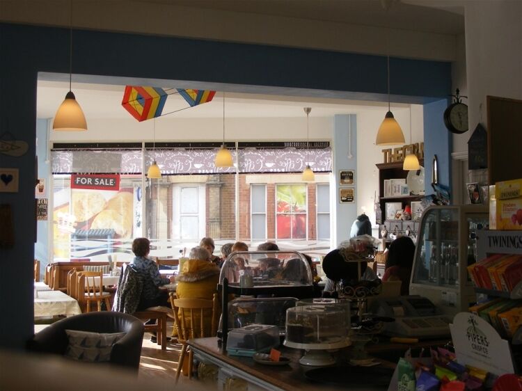 FREEHOLD SEASIDE COFFEE SHOP & DAYTIME RESTAURANT WITH SPACIOUS APARTMENT ON THE NORFOLK COAST