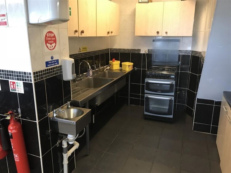 TRADITIONAL FISH BAR & FASTFOOD TAKEAWAY WITH FAMILY HOME IN WALSALL Photo 4