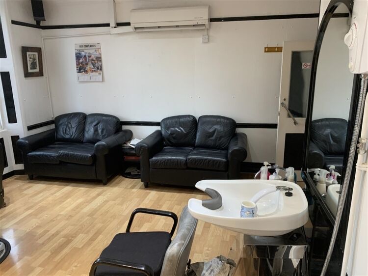 SHARE OPTION AVAILABLE IN SUPERB CITY CENTRE UNISEX HAIR SALON