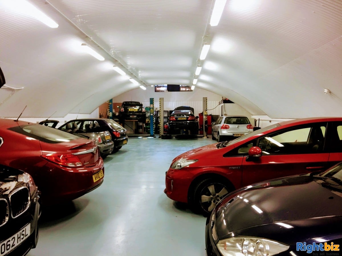 MOT & Car Servicing Centre in Hackney, North - East London Photo 4