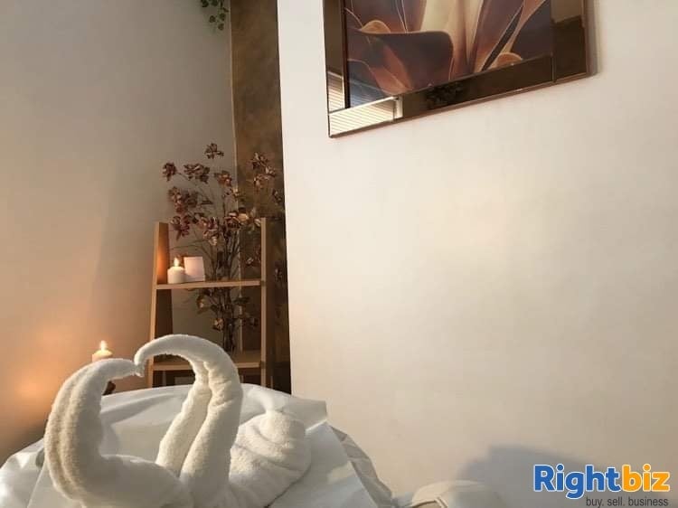 Hair beauty salon/spa with garden Photo 5