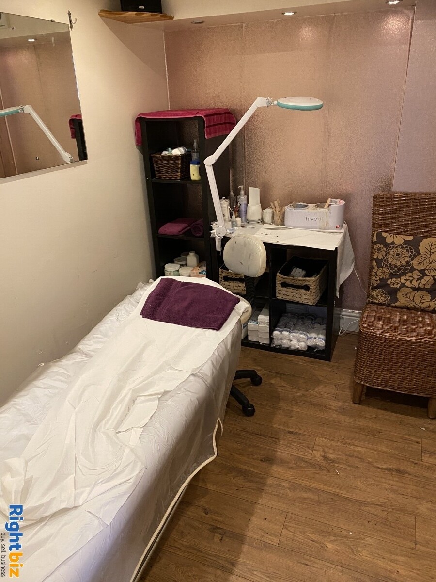 Leasehold Beauty Salon for sale Westhoughton Lancashire Photo 4