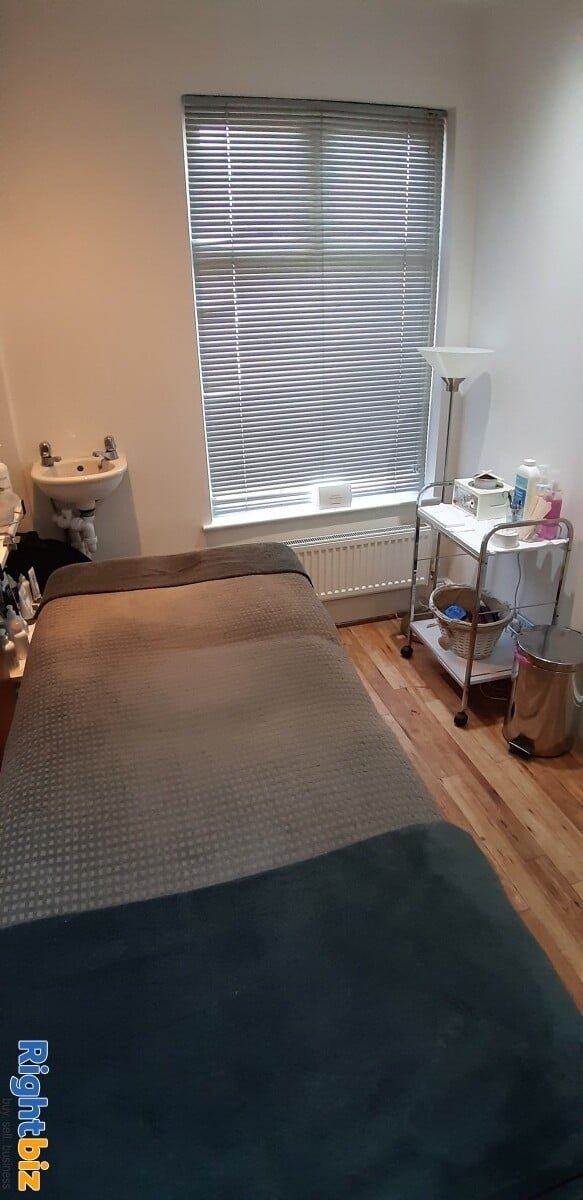 SUCCESSFUL HAIR & BEAUTY SALON IN PROMINENT LOCATION IN AWARD WINNING DERBYSHIRE MARKET TOWN