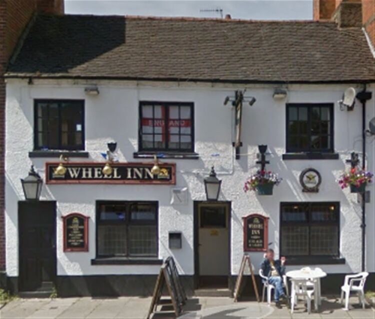 PUBLIC HOUSE prominent town centre location ASHBOURNE, Derby Photo 4