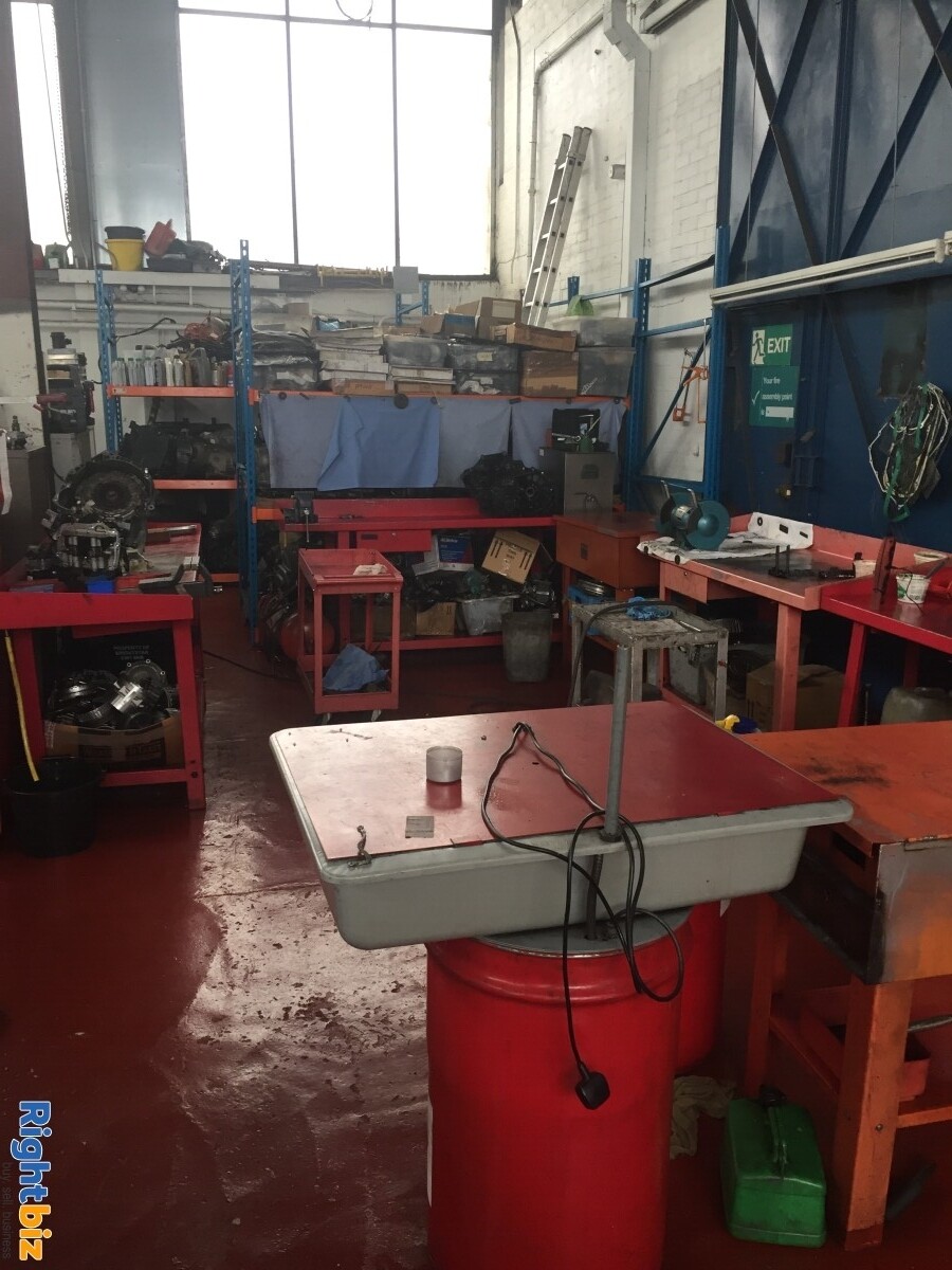 Motor garage with new lease Photo 4