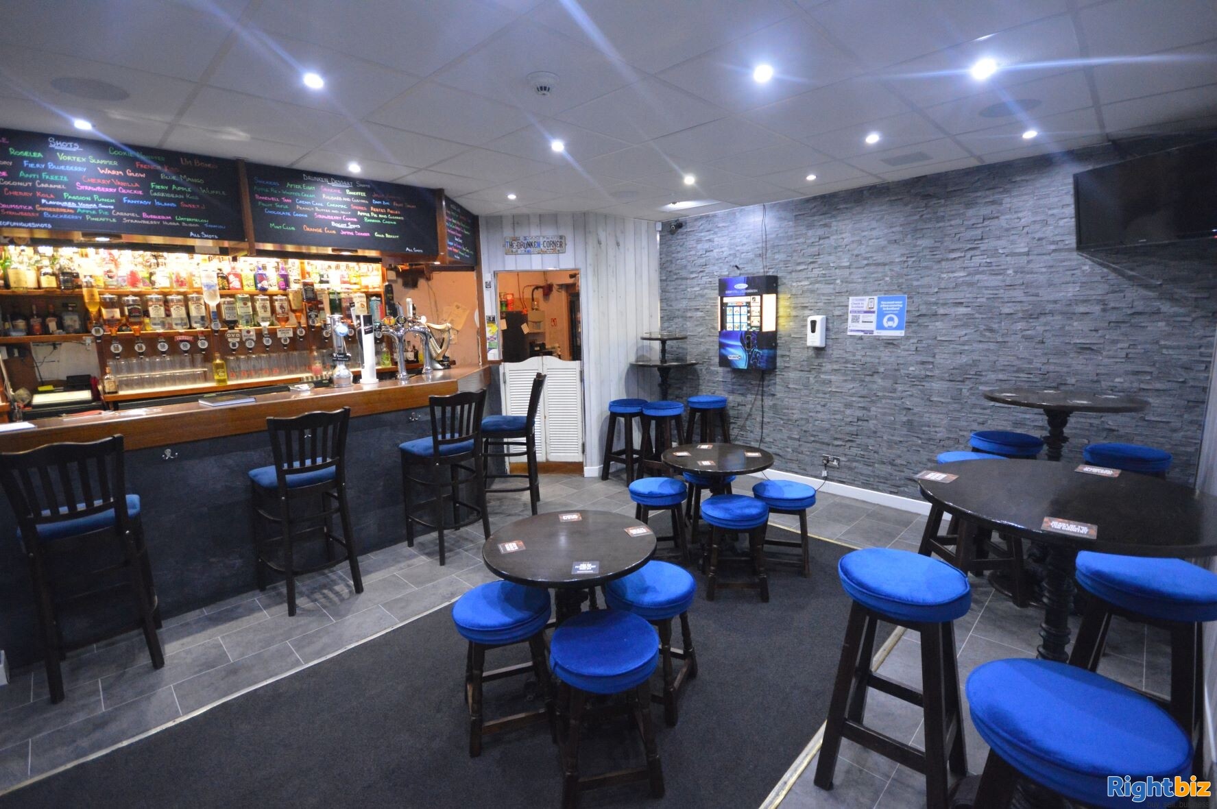 Freehold Lock Up Public House in the popular town of Montrose.  (ref 1410)
