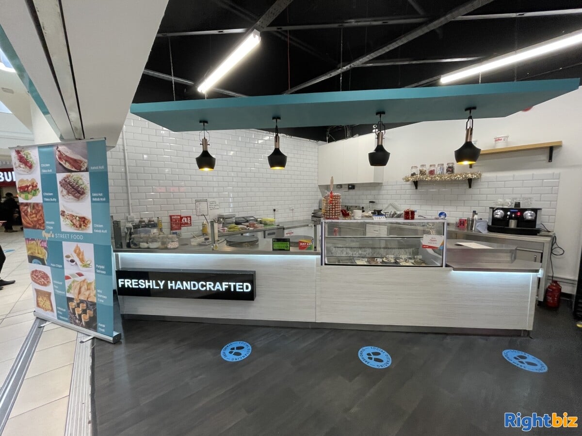 Beautiful Crepe / Waffle unit in a food court. Photo 4